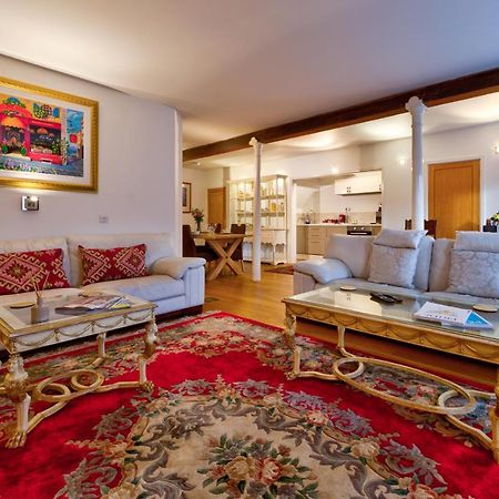 Stylish Town Centre Stay - 2-Bed Luxury Suite With Wifi 斯坦福德 外观 照片