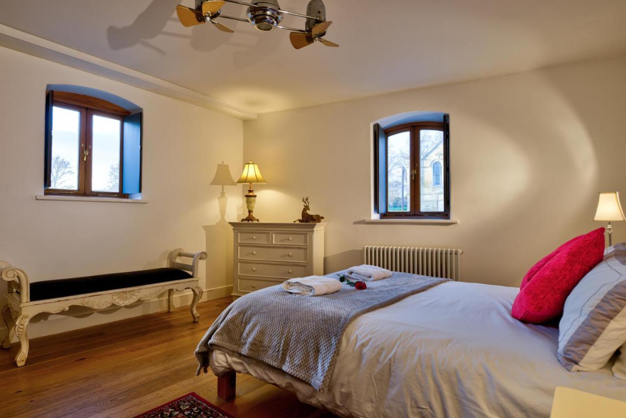 Stylish Town Centre Stay - 2-Bed Luxury Suite With Wifi 斯坦福德 外观 照片
