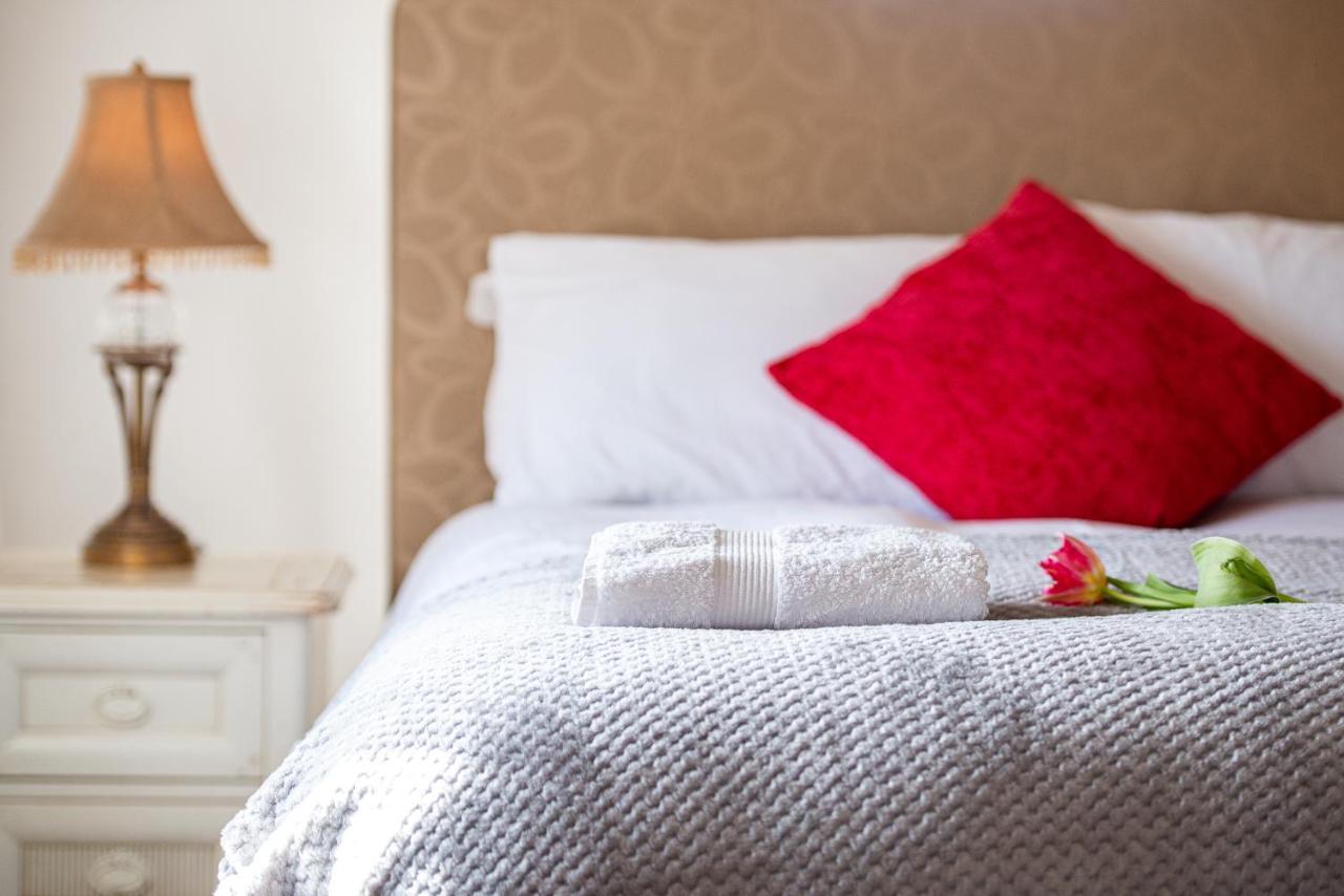 Stylish Town Centre Stay - 2-Bed Luxury Suite With Wifi 斯坦福德 外观 照片